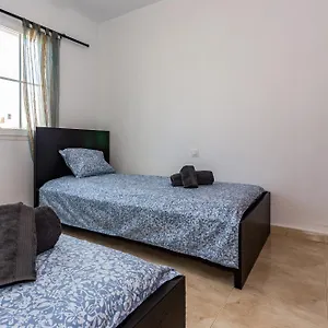 bright-apartment-5-minutes-walking-from-the-beach.in-canary-islands.com/